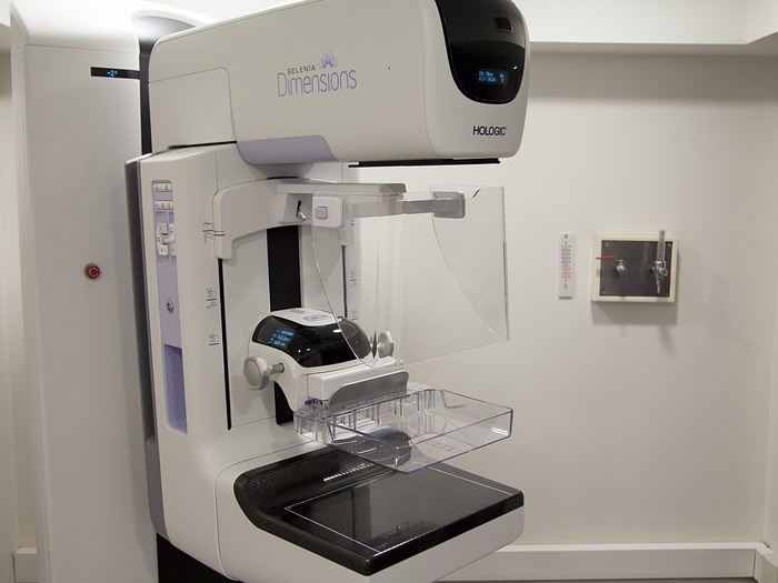 Com que idade mulheres devem começar a fazer exame de mamografia?