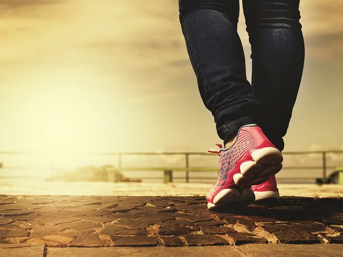Maneira de caminhar pode ajudar pessoas em depressão