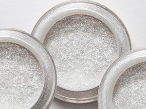 Saiba quais produtos infantis podem e não podem ser usados por adultos na hora da rotina de beleza Saiba quais produtos infantis podem e não podem ser usados por adultos na hora da rotina de beleza