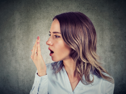 Halitose: saiba por que ocorre e como prevenir o mau hálito