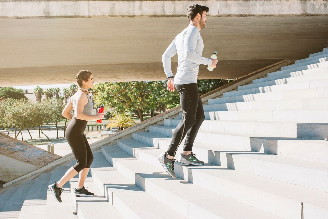 Subir 5 lances de escada por dia já reduz o risco de doenças cardíacas, diz  estudo (e é mais eficaz que dar 10 mil passos)